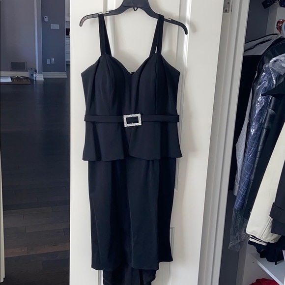 Dress - Picture 1 of 4